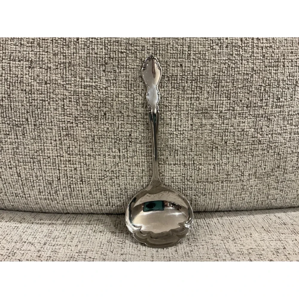 Oneida Damask Rose Stainless Gravy Ladle Scalloped Shell Bowl Floral Handle